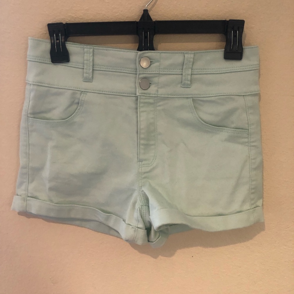 Shorts in size 5 juniors by the brand love fire.